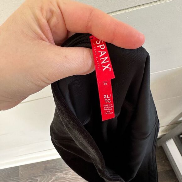 Spanx Women’s Extra Large Faux Leather Black Leggings - Picture 4 of 6